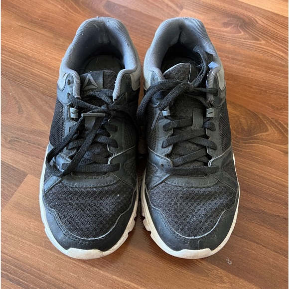 Reebok running shoes - Picture 2 of 5